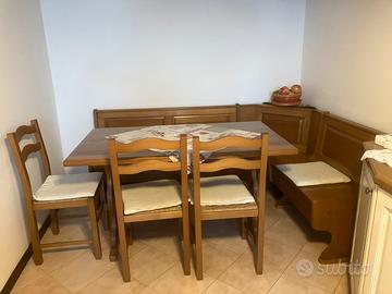 Cucina in buno stato con eletridomestici