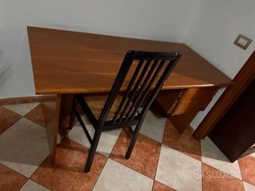 Scrivania studio ufficio stanzetta