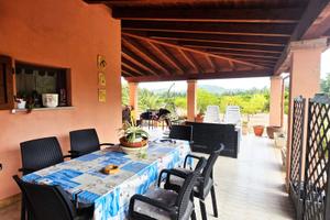 Ampia Villa immersa nel Verde a pochi Km dal mare