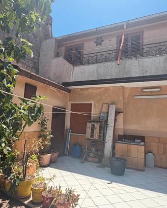Villa con 2 appartamenti, dependence e garage