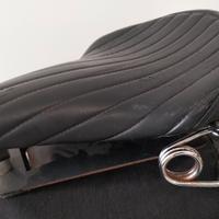 Sella Biltwell tuck and roll con base
