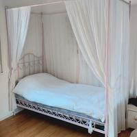 letto singolo a baldacchino