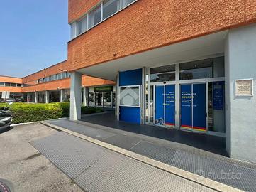 NEGOZIO A RIVA DEL GARDA