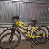 Mountain Bike NSR 26" per ragazzi.