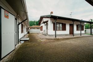 TRE LOCALI INDIPENDENTE E DEPENDANCE RISTRUTTURATA