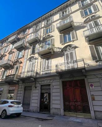 AMPIO LOCALE COMMERCIALE CON BOX/POSTO AUTO IN POS