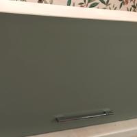 pensile cucina in MDF verniciato colore verde.