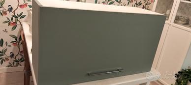 pensile cucina in MDF verniciato colore verde.