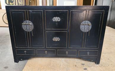 Credenza Mobile in legno con dettagli asiatici
