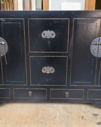 Credenza Mobile in legno con dettagli asiatici