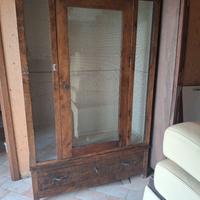 antica vecchia vetrina di legno