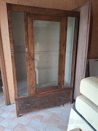 antica vecchia vetrina di legno