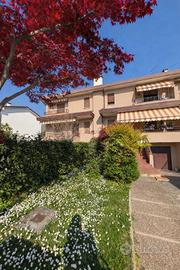 Villetta a schiera di 220 m² con 5 locali e box au