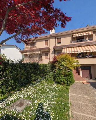 Villetta a schiera di 220 m² con 5 locali e box au