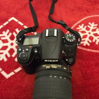 Macchina fotografica con flash incorporato 