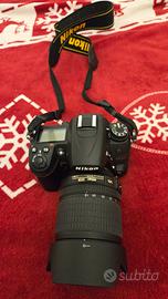 Macchina fotografica con flash incorporato 