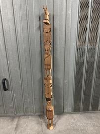 Totem intagliato legno Madagascar
