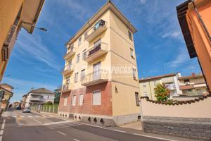 TRILOCALE CON BALCONI CANTINA E BOX!!!