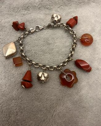 Bracciale in argento con ciondoli