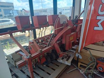 Seminatrice agricola italiana