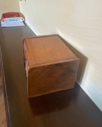Carillon portagioie in legno oregiato