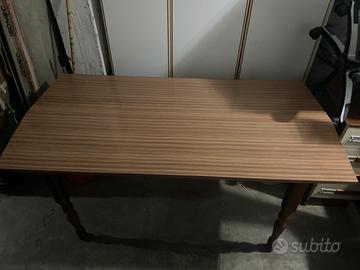 Tavolo in legno
