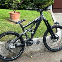 Bicicletta downhill KTM caliber 38