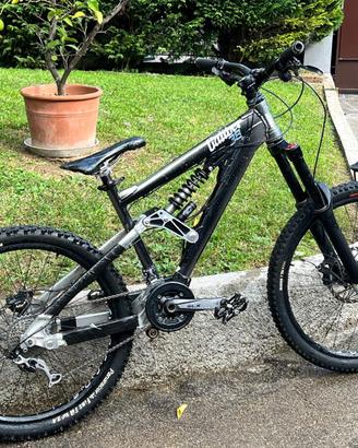 Bicicletta downhill KTM caliber 38