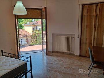 Stanza singola con balcone a Forli - zona Campus