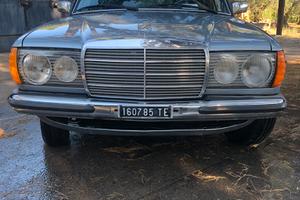 Mercedes 200 W123