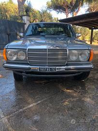 Mercedes 200 W123