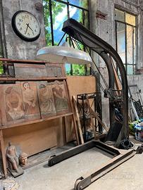 Strepitosa lampada industriale francese