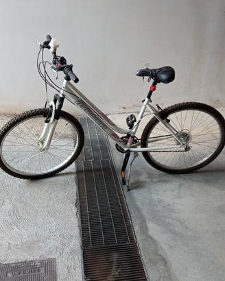 bici bianca da donna