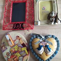 Articoli vari cornici, pupazzo ecc