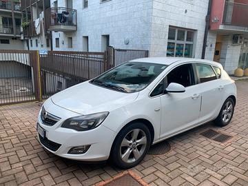 Opel astra cosm 1.6 turbo benzina