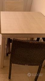 Tavoli e sedie in rattan