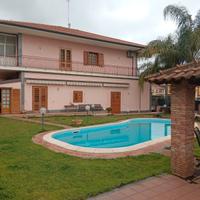 Viagrande | Elegante villa singola con piscina