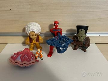 Lotto di 5 figure miste