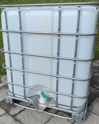 Cisterna semi nuova per la raccolta dell'acqua