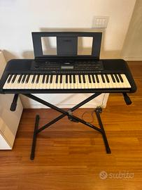 Tastiera Yamaha PSR-E273 con supporto