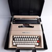 Macchina da scrivere portatile Olivetti Lettera 35