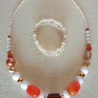 Collana di pietre e coralli con bracciale