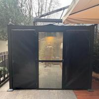 Pergola 3x3m pvc nero con porta vetrata