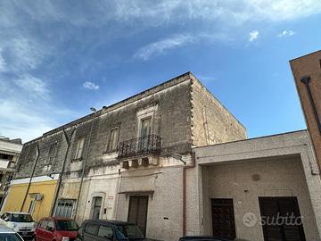 Immobile storico con grandi terrazze