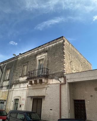 Immobile storico con grandi terrazze