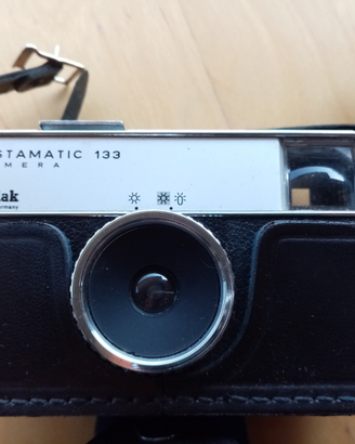 KODAK INSTAMATIC 133 con custodia