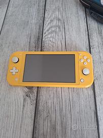 Nintendo switch lite colore giallo + custodia nera