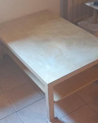 tavolo da soggiorno con ripiano