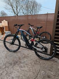 E-bike Fantic 1.7 e portabici Thule