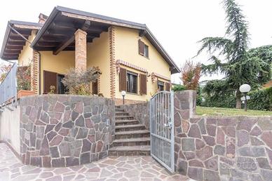 Villa di 457 m² con più di 5 locali e box auto dop